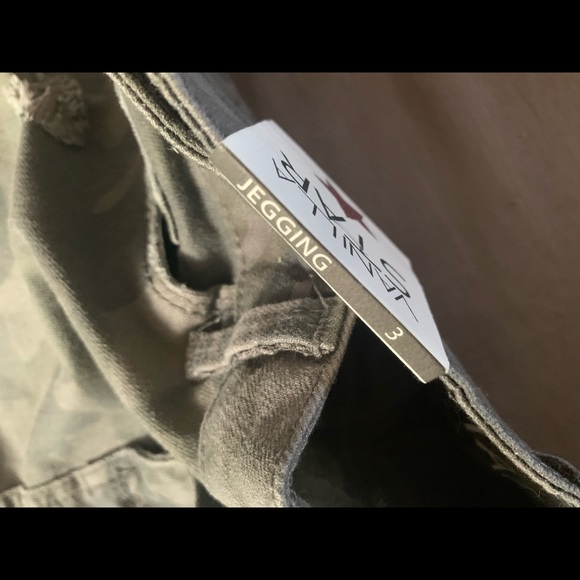 NWT! Camo High Waist Jeans. - Picture 3 of 5